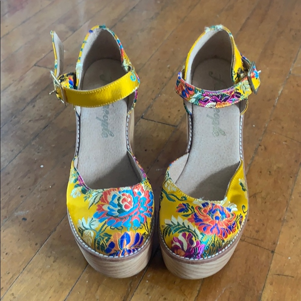 Free people size 38 platform shoes
